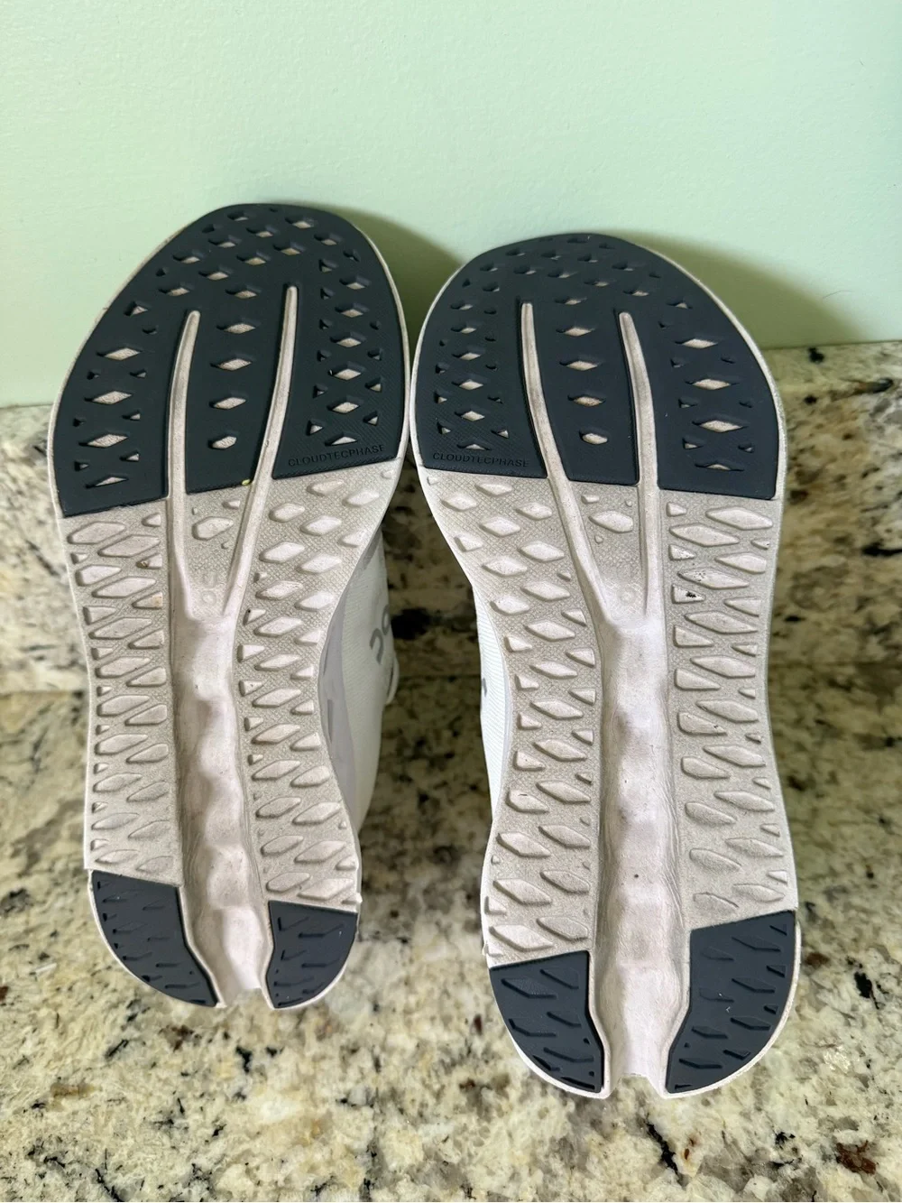On Running White Women's Cloud Surfer shoes Size 9
